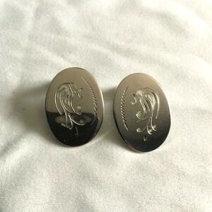 🆕️VINTAGE CLIP ON EARRINGS!B1